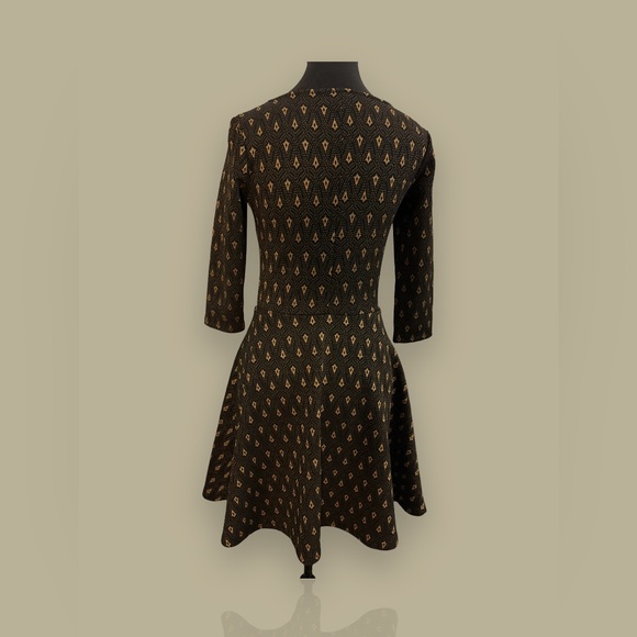 Casual/ fancy European dress - Picture 2 of 4